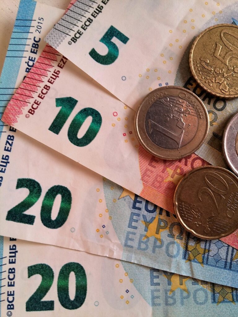 πότε πληρώνονται τα επιδόματα